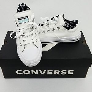 converse logo on the inside